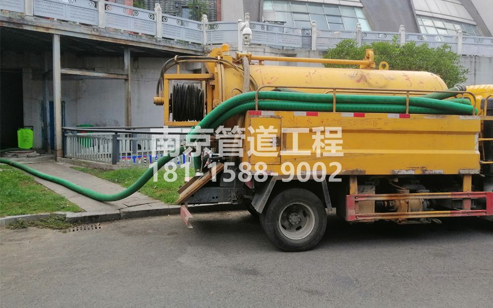 277北苑商场隔油池吸污